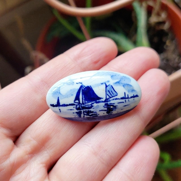 Vintage Dainty Holland Dutch Navy Blue Nautical Boat Boucher Lapel Brooch Pin - Picture 3 of 5